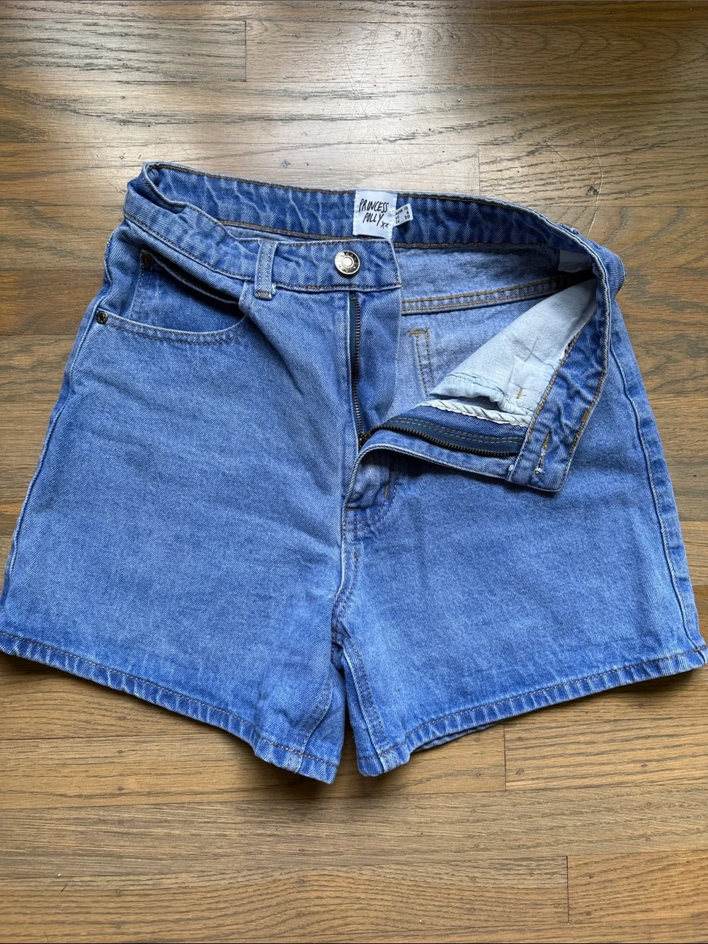 Princess Polly Blue High-Rise Denim Shorts size 6 - Picture 4 of 8